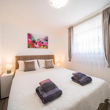 Leonardo House 別荘 Novigrad Istria