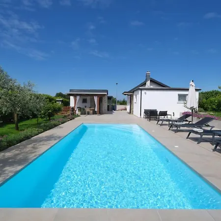 Leonardo House בית נופש Novigrad Istria