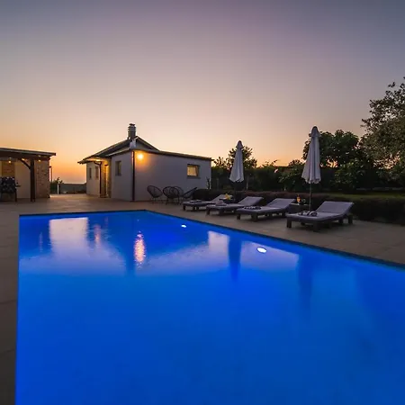 Leonardo House Holiday home