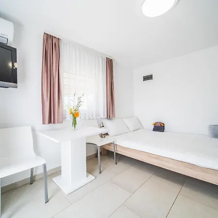 Leonardo House 펜션