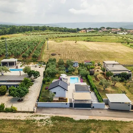 Leonardo House 펜션 Novigrad Istria