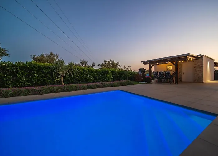 Holiday home Leonardo House