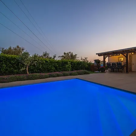 Holiday home Leonardo House
