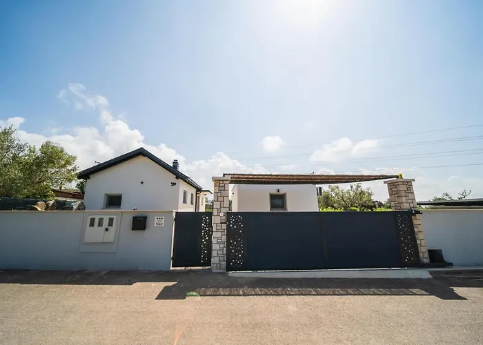 Leonardo House Semesterbostad *